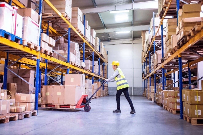 warehouse-employee-working